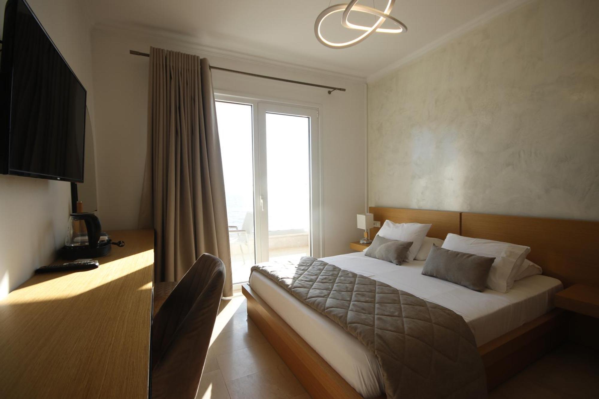 Hotel Arxontiko Himarë Exterior foto